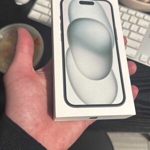 Apple iPhone 15 in White